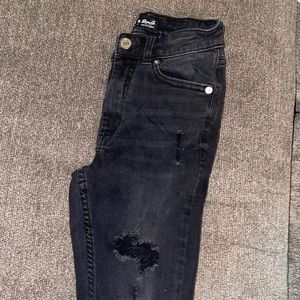 Black ripped skinny jeans size 0